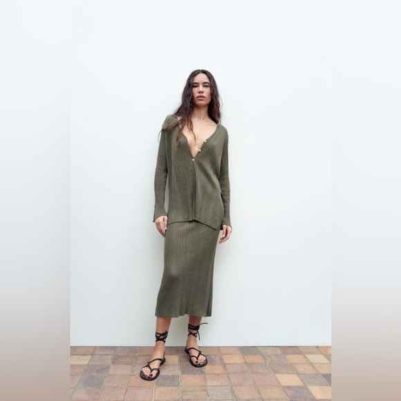 Zara Pleated Knit Skirt and Top Set - Picture 3 of 3